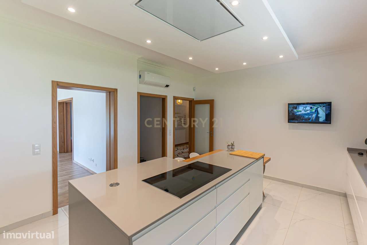 Fantástica moradia T4 de Luxo com piscina em Valongo-8