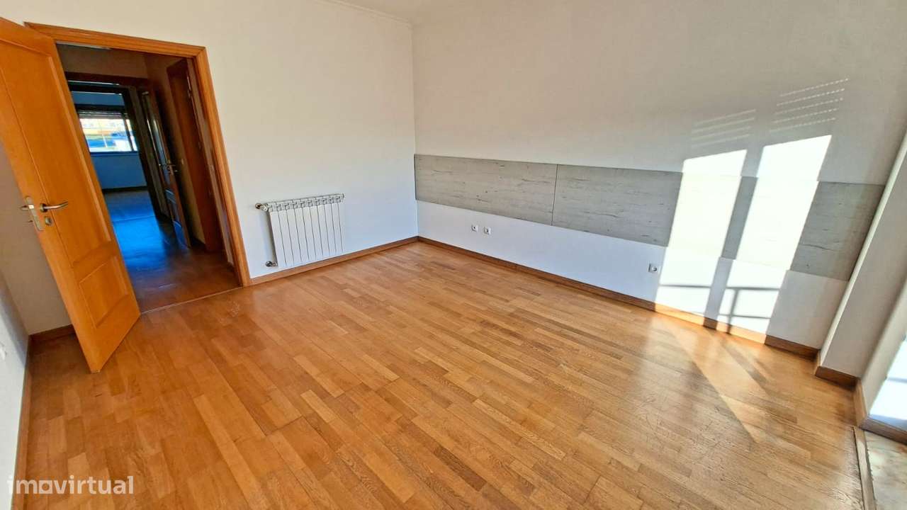 Apartamento T3 com 155m2, arrecadação e lugar  estacionamento Montijo.-4