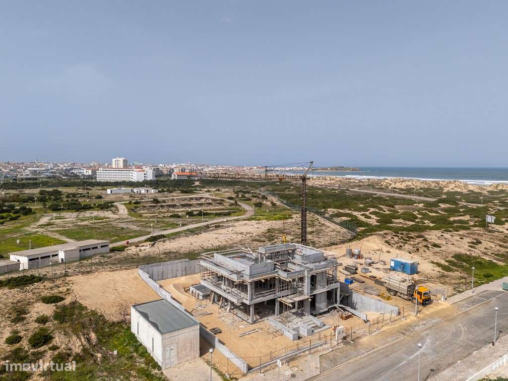Moradia isolada com piscina apenas a 400 m da praia-6