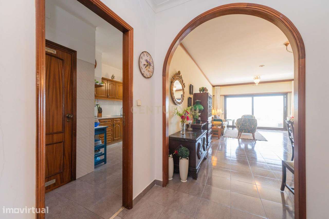 Excelente T4 c/Box | São Domingos de Rana-9