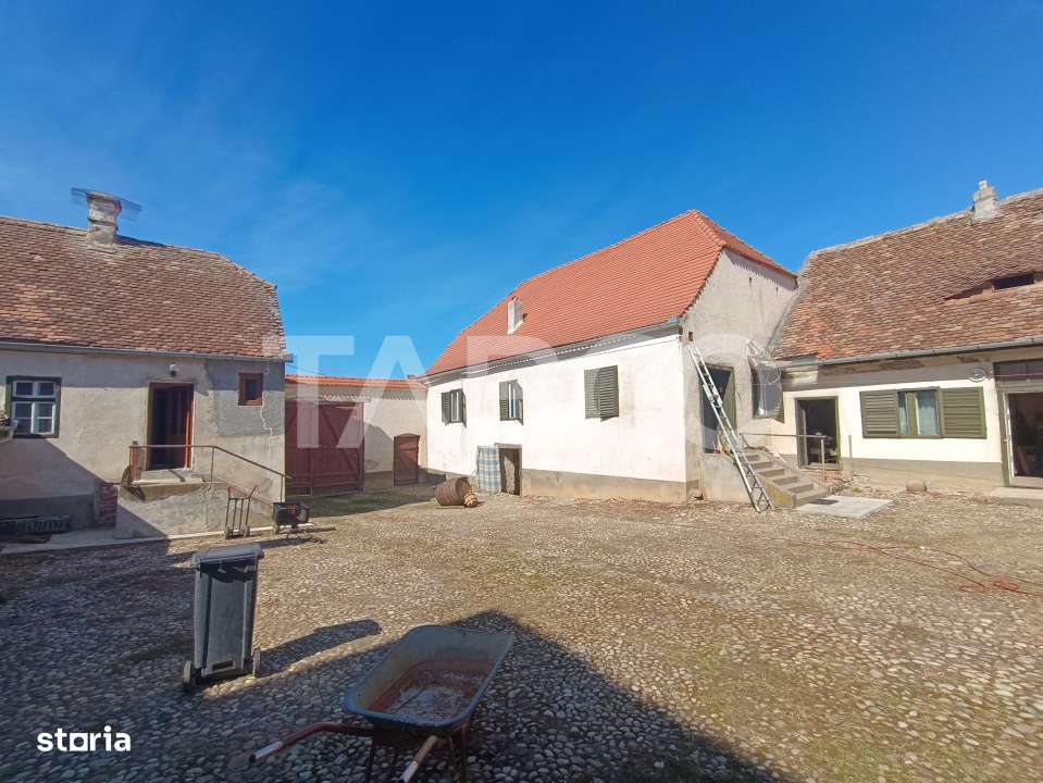 Casa de patrimoniu cu teren arhitectura saseasca sat Nou judetul Sibiu - Imagine principală: 4/19