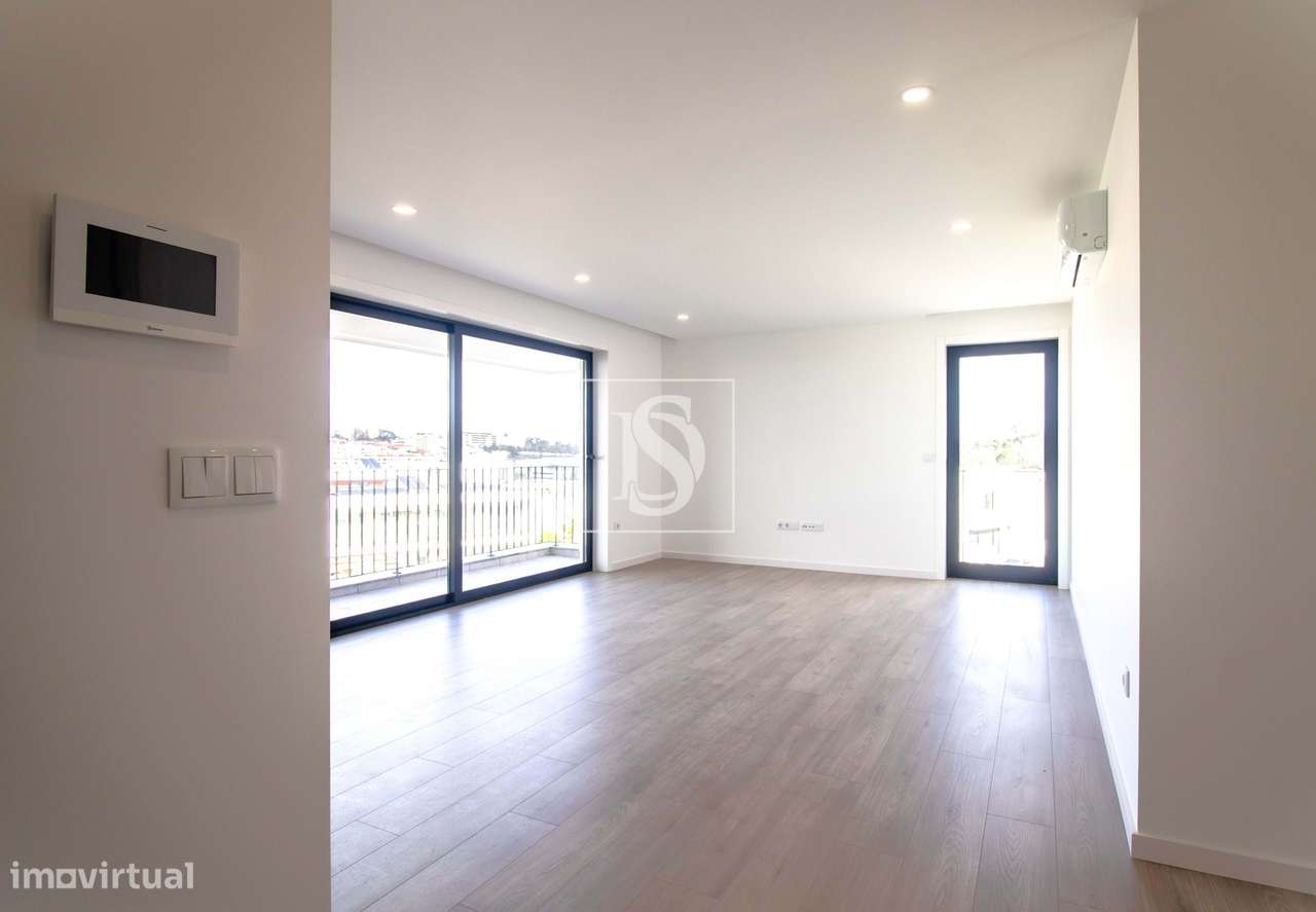 T2 NOVO c/ 139 m², Cozinha Equipada e Garagem Fechada p/ 2 Carros-13