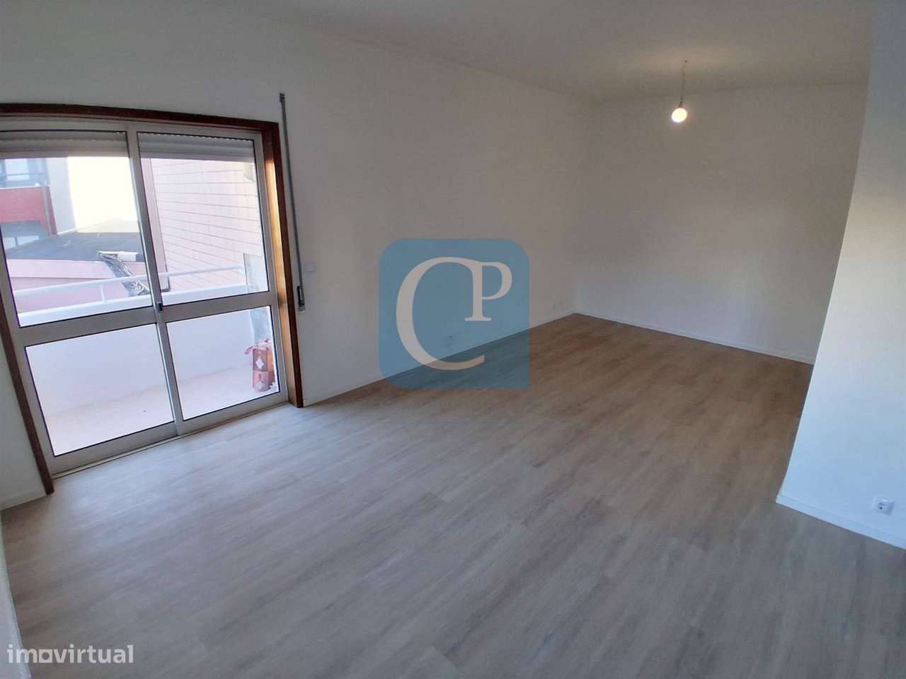 Apartamento T2 com varanda à estação do Metro de Campainha, Baguim do-19