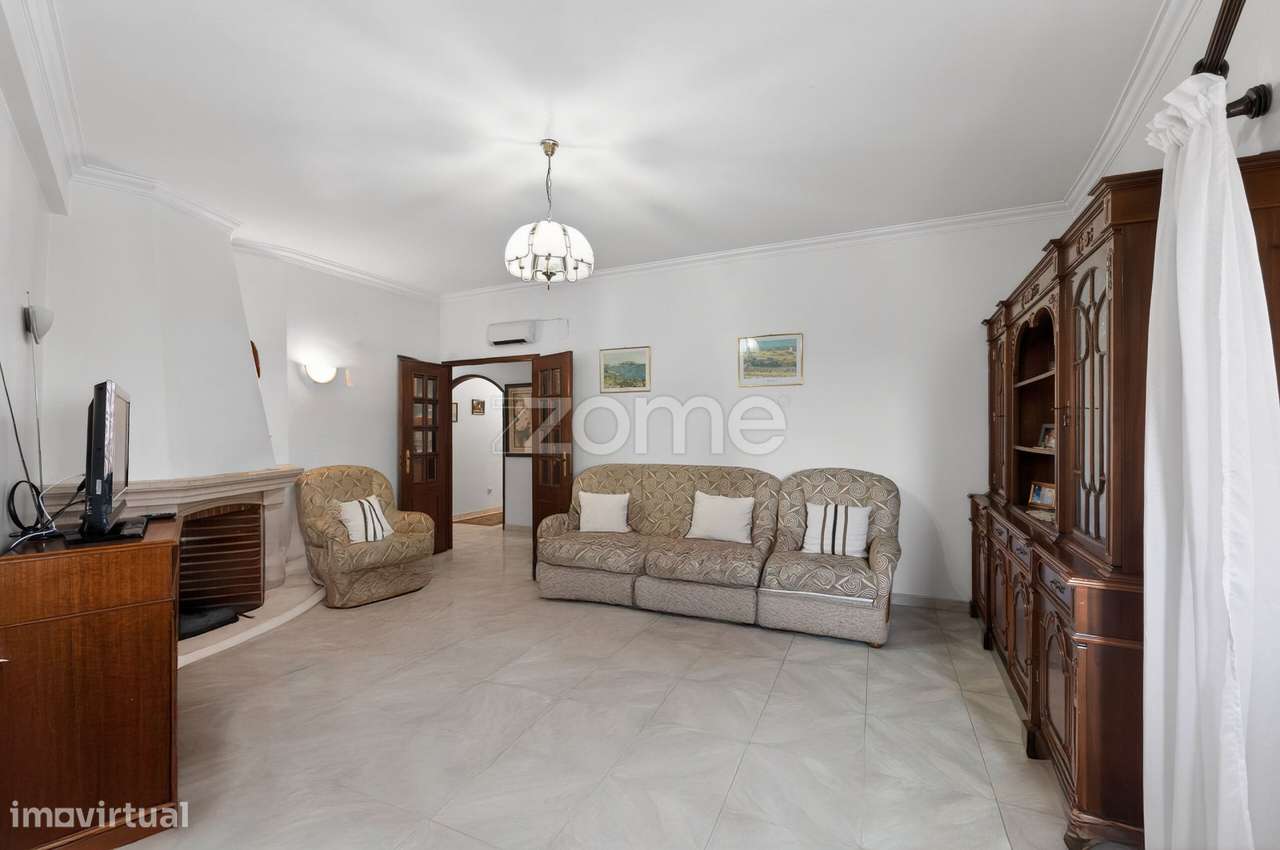 Apartamento T3 com Estacionamento e Arrecadação – Odivelas - Grande imagem: 2/23