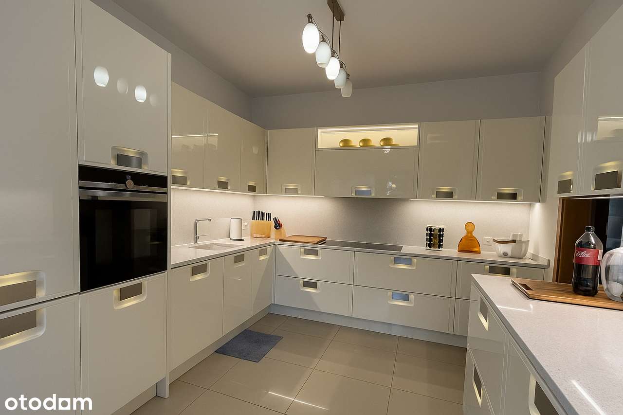 Efektowny dom 275 m2 z pięknym ogrodem w Bobrowcu pod Piasecznem - Pełny obrazek: 4/18