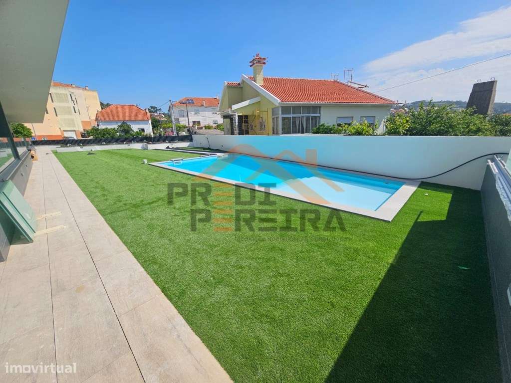 Situado No Centro De Canecas Magnifico Apartamento T3 Com Terraco