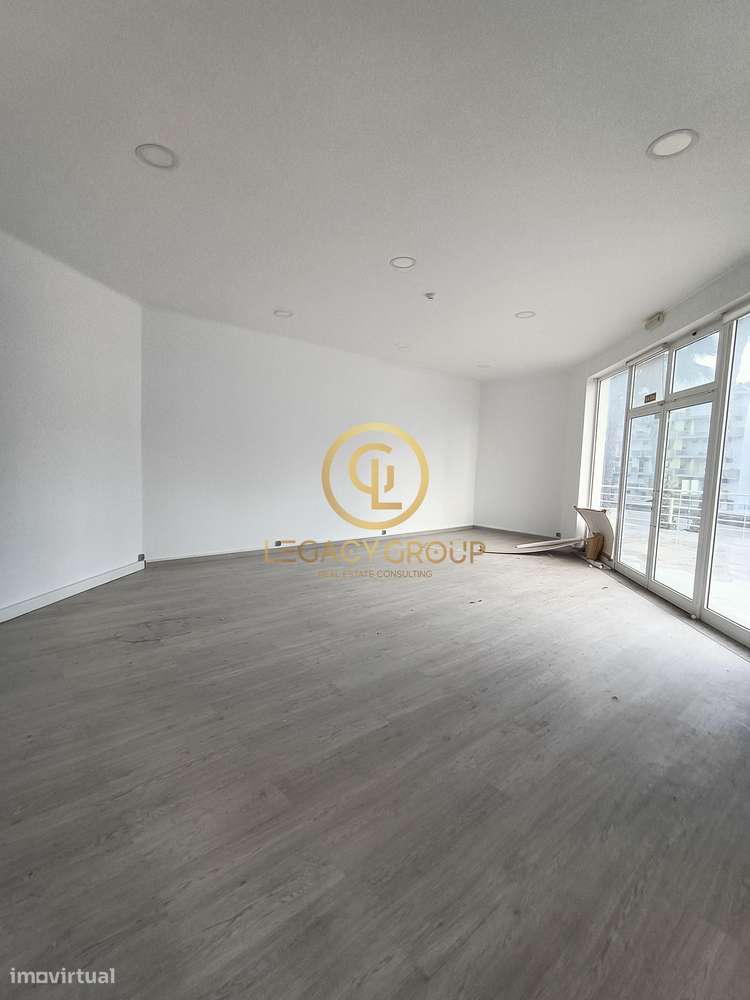 Oportunidade de loja à venda na Rua Professora Maria José Correia,... - Grande imagem: 5/16