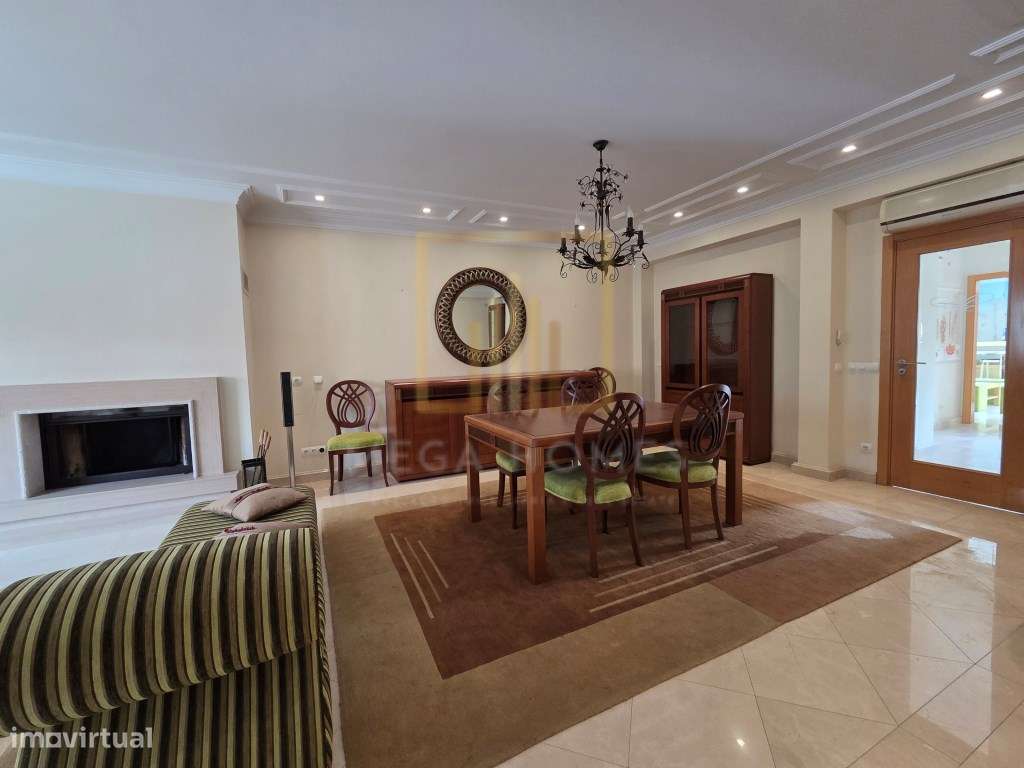 Moradia T5 com piscina + Apartamento T3, em centro de Lagoa (Algarve)-16