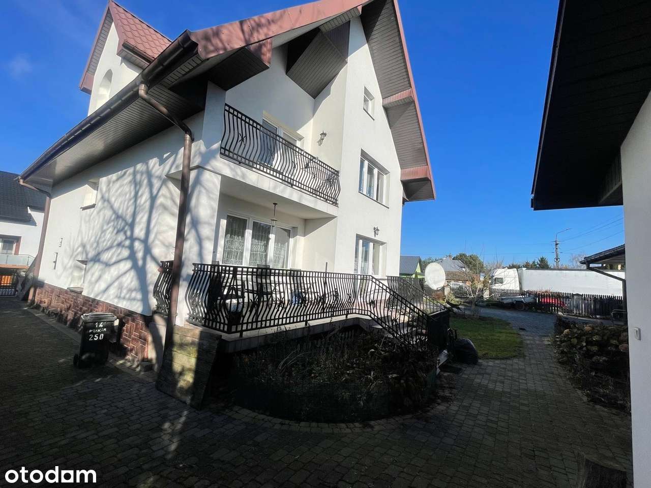 Dom z ogromnym potencjałem w Komorowie – dla rodziny lub pod BIZNES! - Pełny obrazek: 3/15