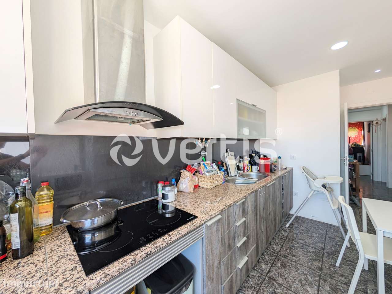 Apartamento T2 remodelado no centro do Barreiro-13