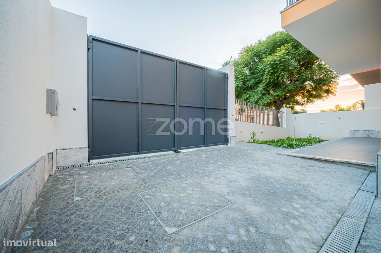 Moradia T3 com 6 assoalhadas, nova, no Alto dos Gaios - Estoril-32