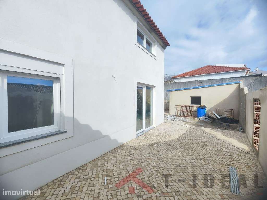 Moradia T3 Nova com Garagem e Espaço Exterior - Grande imagem: 4/28