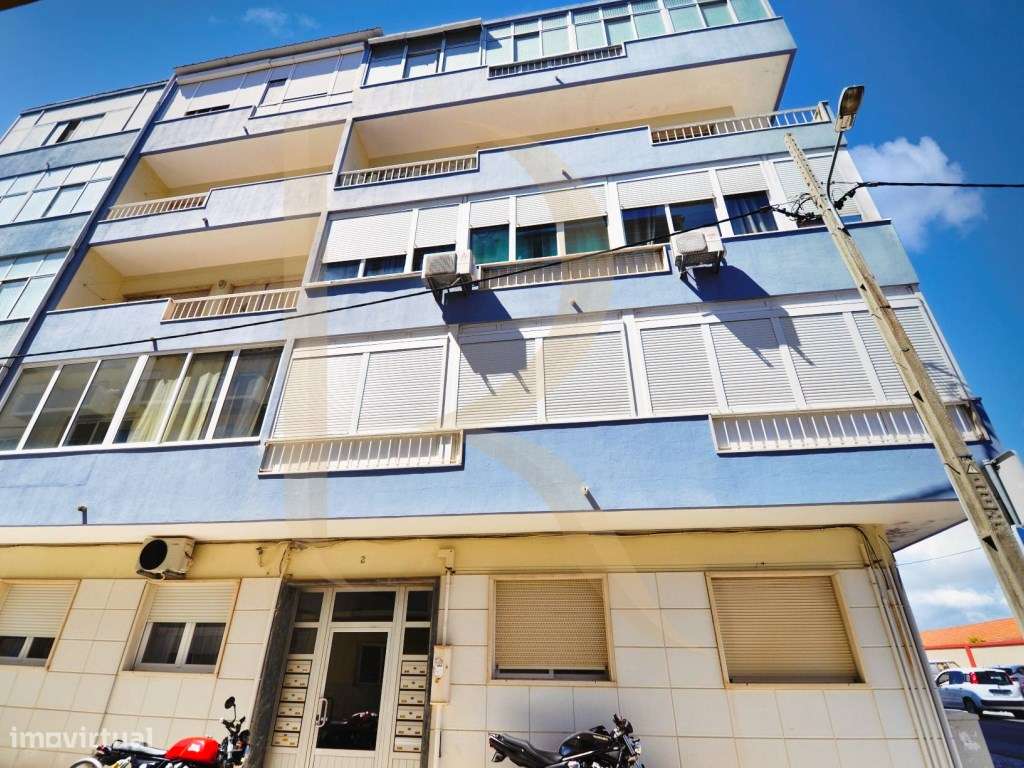 Apartamento T4 remodelado no Laranjeiro - Almada-23