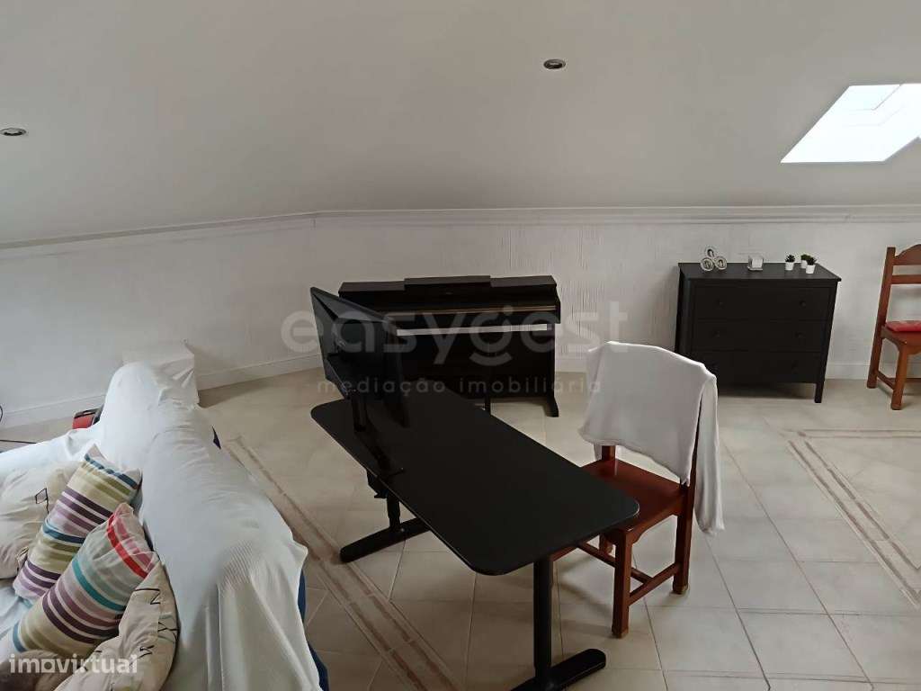 Prédio com 3 Frações no centro do Valado dos Frades - Grande imagem: 4/29