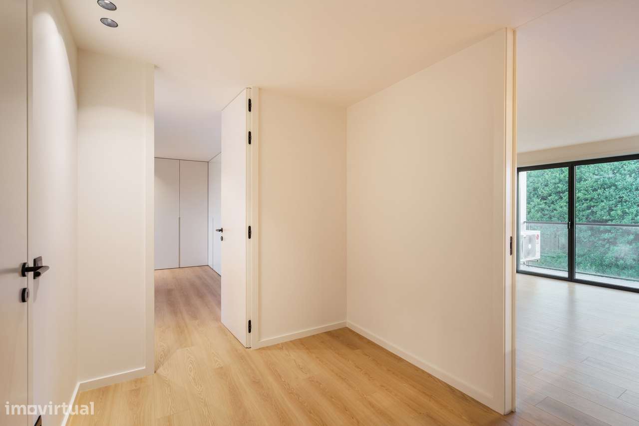 Apartamento T3 Novo com Vistas & Varanda-20