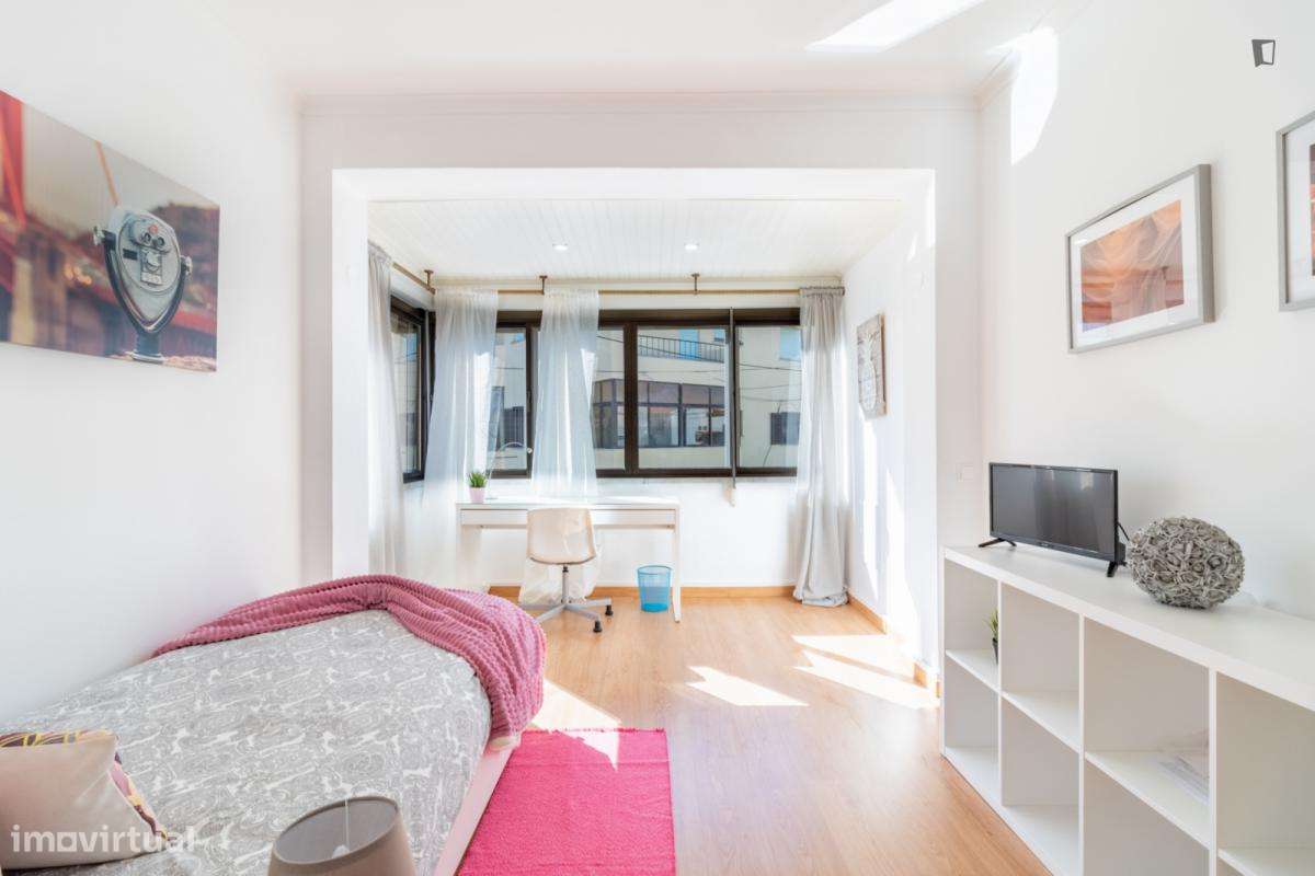 Quarto - localizado em Carcavelos Lisbon - Grande imagem: 4/7