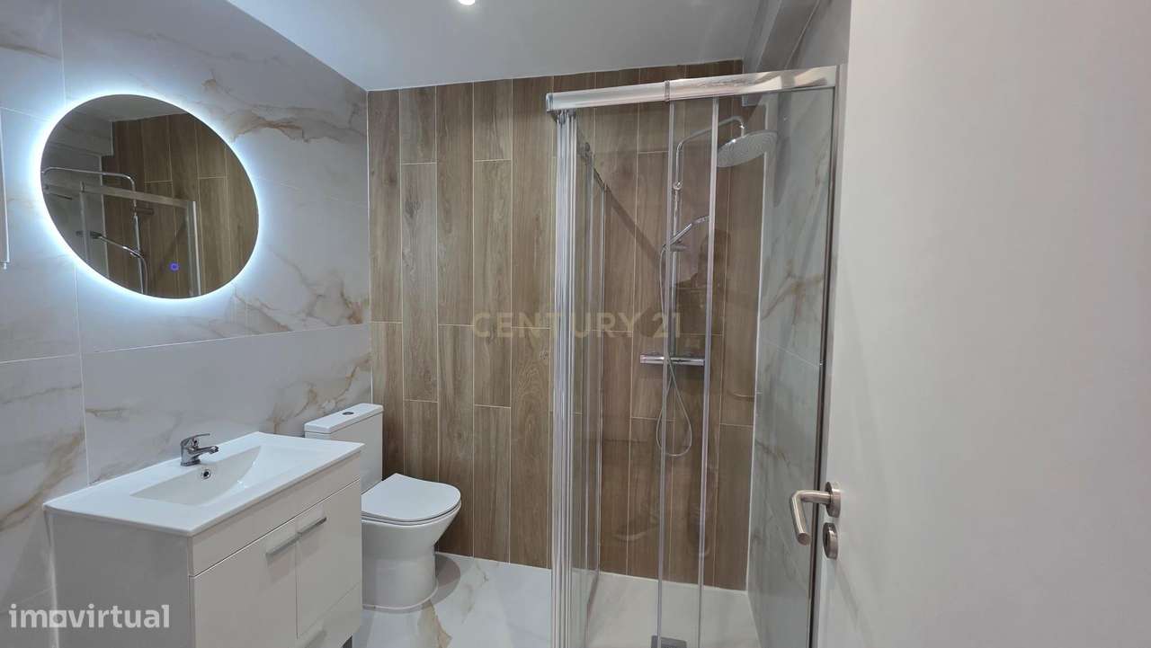 Apartamento T3 Renovado com elevador em Camarate – Pronto a Habitar-13