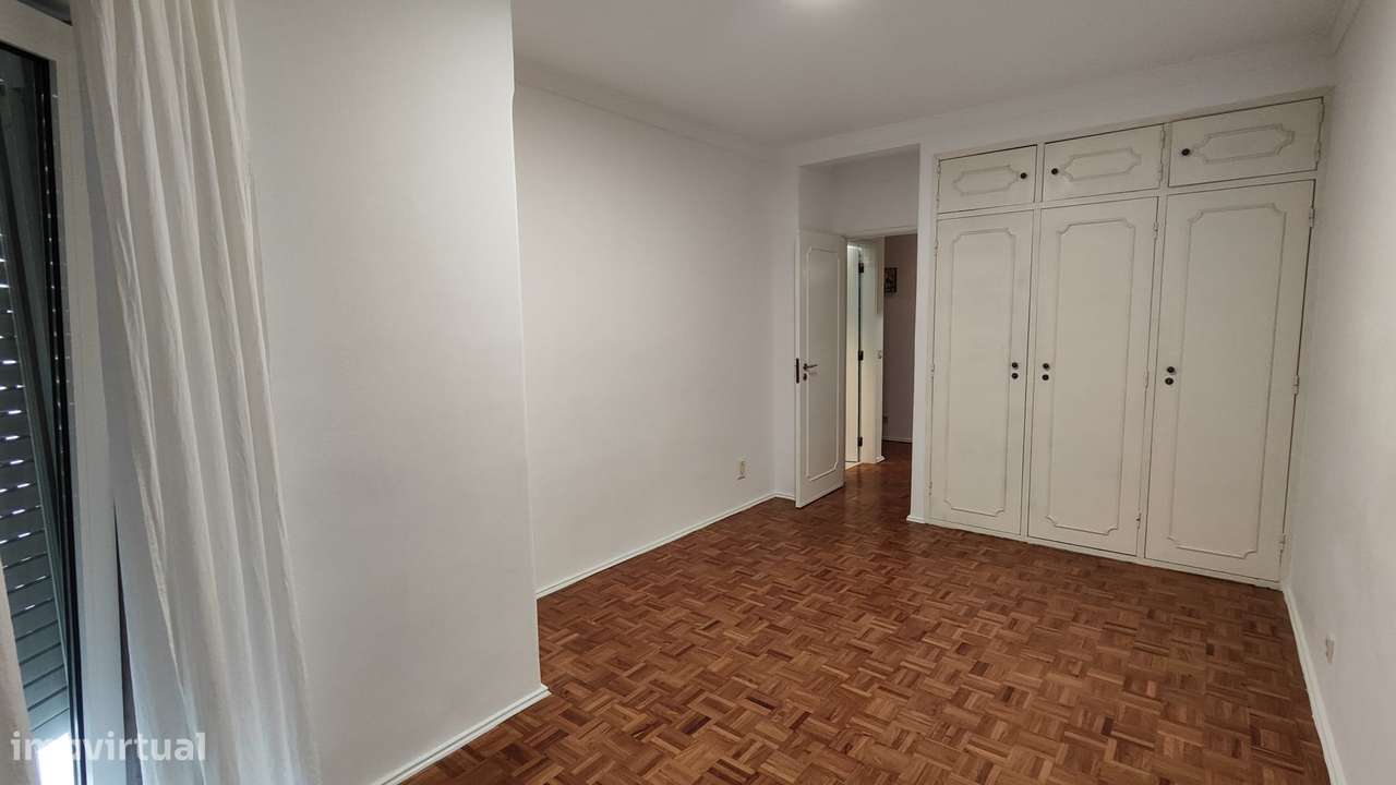 T2 com varanda em Carcavelos, pronto a habitar - Grande imagem: 5/9