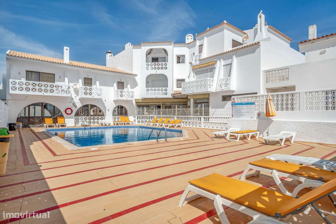 Apartamento T2 com terraços e piscina a 100 metros da praia da Oura –-24