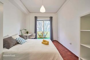 Comfortable double bedroom with balcony in Marquês de Pombal - Room 1
