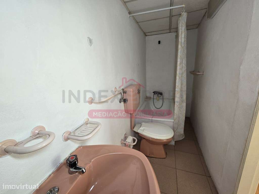 Prédio com varias frações Autónomas - Venda Judicial - Guarda-24