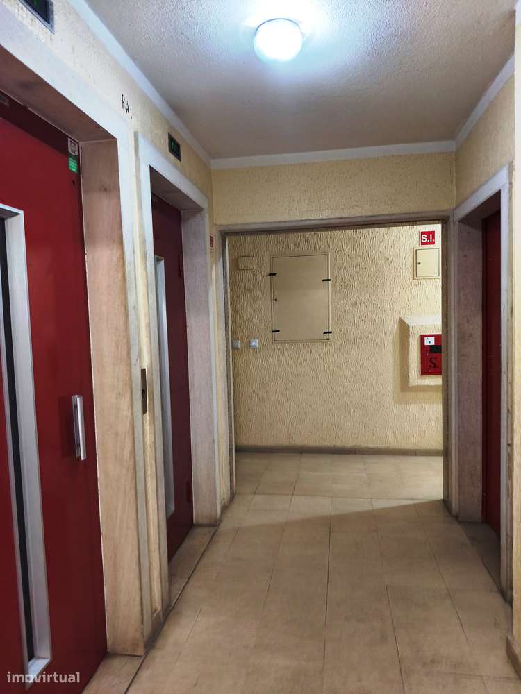 T2 Sintra, Urbanização da Cavaleira, Boas Áreas, Parqueamento.-31