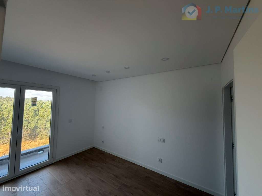 Moradia isolada, T4 com 4 suítes, piscina e garagem em Pinhal General-28