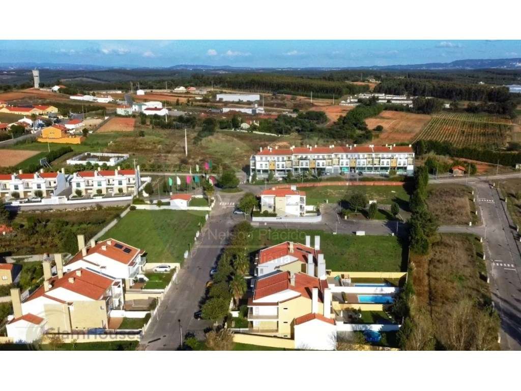 Lote para prédio com 20 fogos em Urbanização Recente.-4