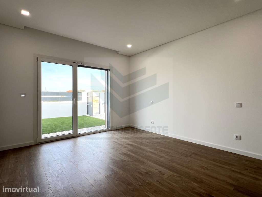 Moradia Isolada, Nova, 3 Suítes, Piscina, Garagem, AZEITÃO!-16