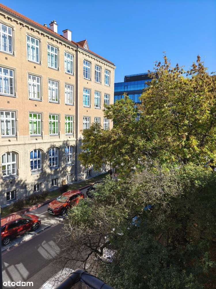 Mieszkanie z kominkiem, piwnicą i parkingiem w sercu Powiśla-11