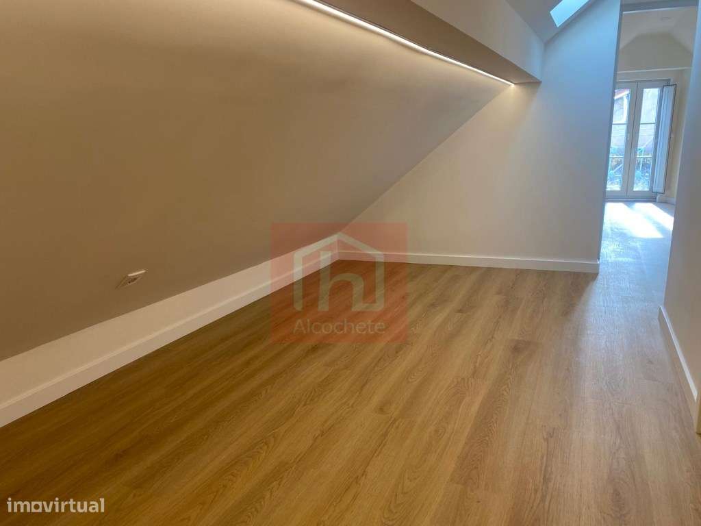 Apartamento duplex T2+2 com terraço no centro histórico Alcochete-22