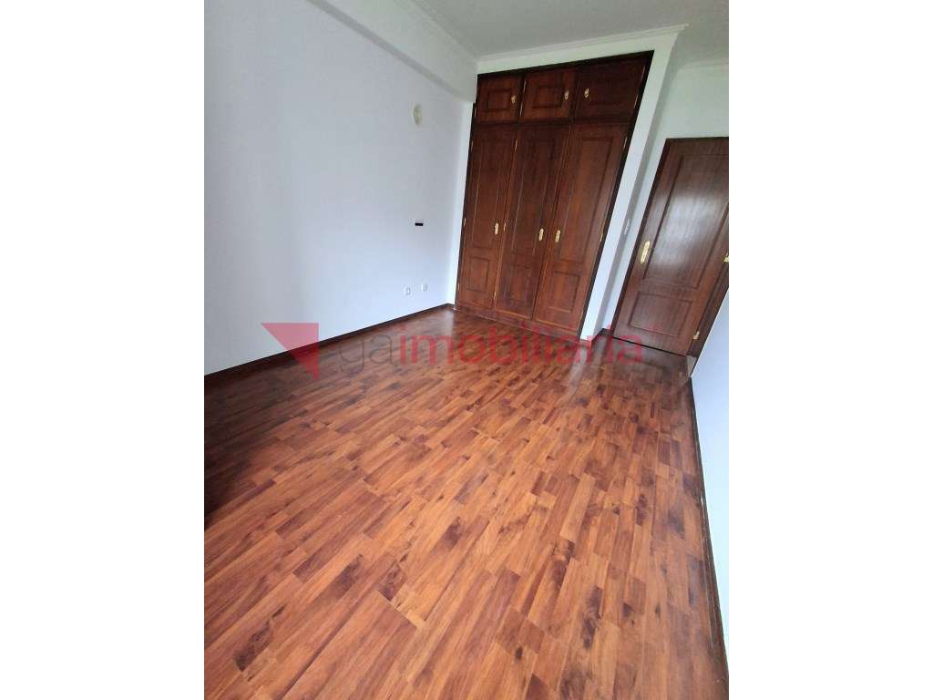 Apartamento T2+2 em Paredes, Alenquer-12