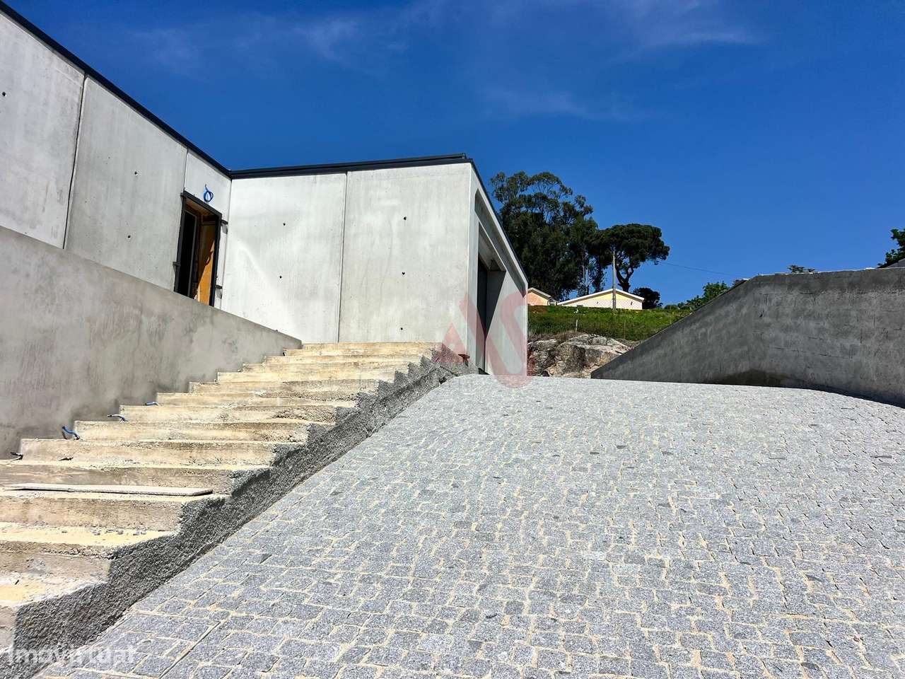 Moradia Térrea T3 com Piscina | Nova | Leitões, Guimarães-32