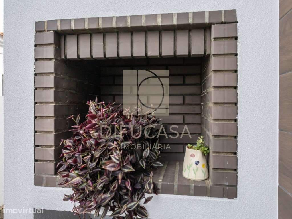 R296 Moradia T4 centro de Fernão Ferro - Grande imagem: 4/36