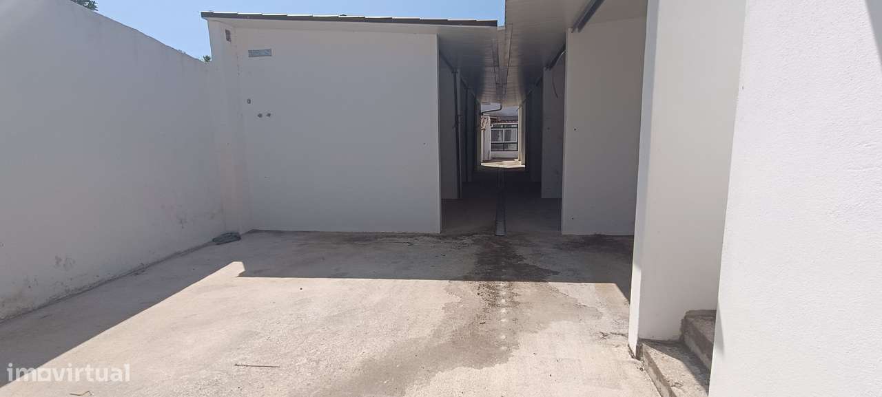 Moradia V5 com logradouro e 10 boxes para cavalos-35