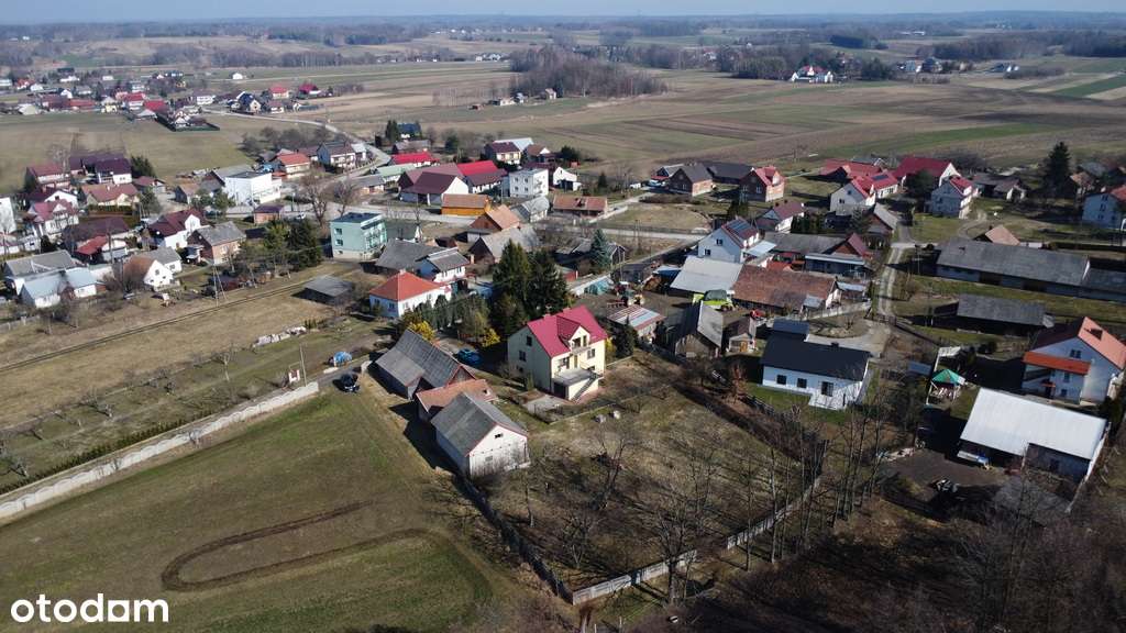 Dom z duszą na uboczu – cisza i przestrzeń-16