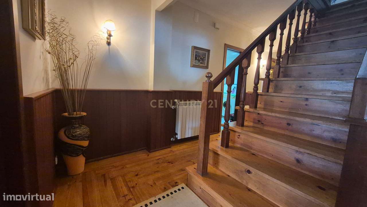 Moradia T6 Caramulo | 296m² | Estilo Rústico | Licença AL-3