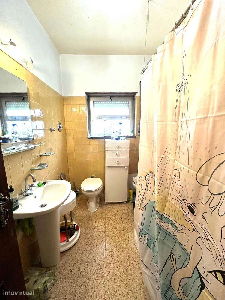 CAPARIDE-Moradia com 3 apartamentos independentes-14