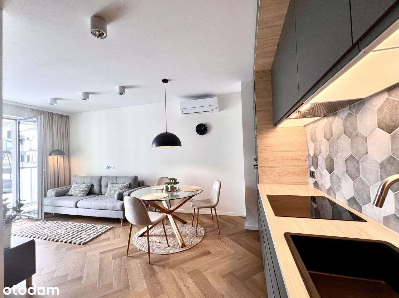 Apartament 3 pok. z balkonem, klimatyzacją i garażem – Cieszyńska-0