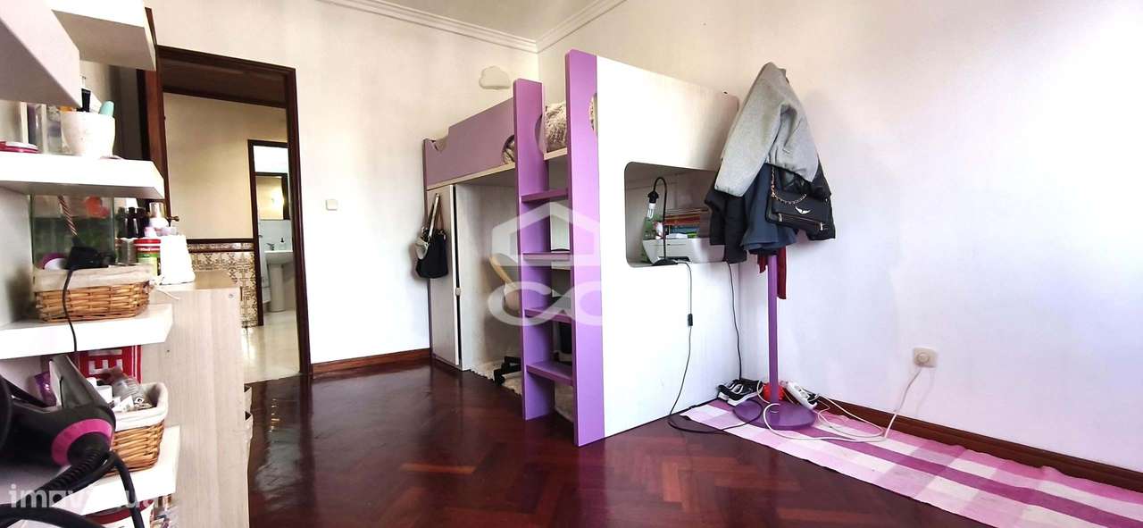 Apartamento T3 com Excelente Localização em Caneças-13