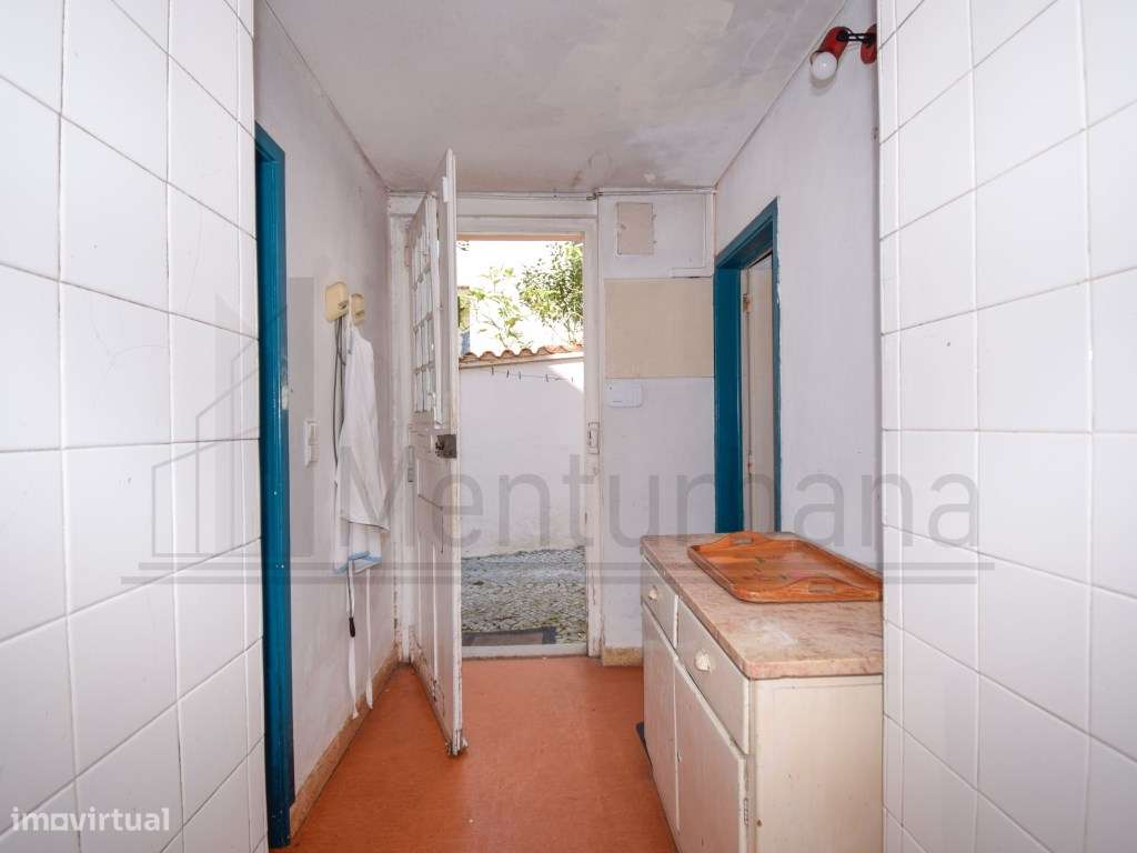 MORADIA INDEPENDENTE NO ESTORIL COM VISTA MAR-35