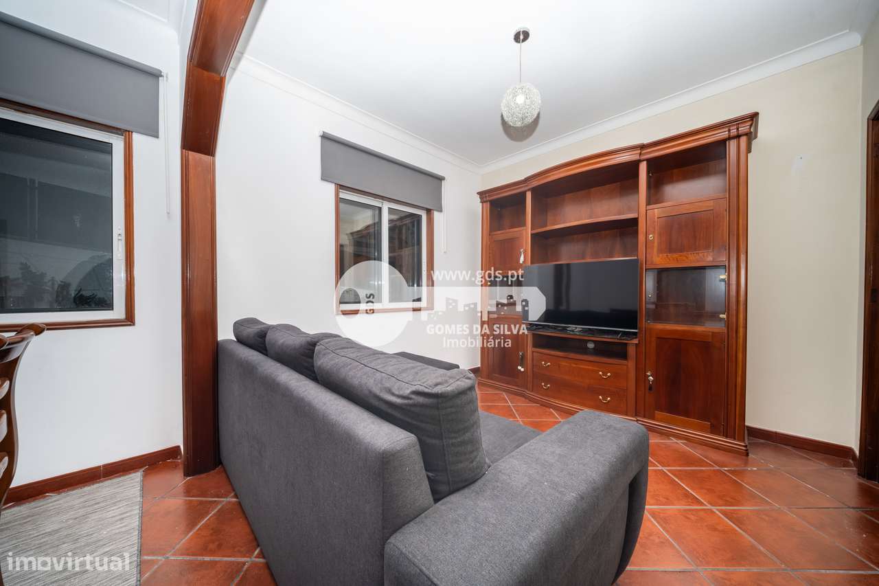 Moradia T3 com estabelecimento comercial em Dume, Braga-25