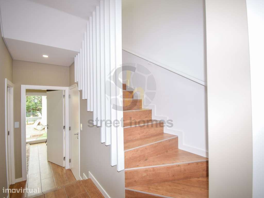 Moradia T3 Nova com vista rio e garagem no Caramão da Ajuda-17