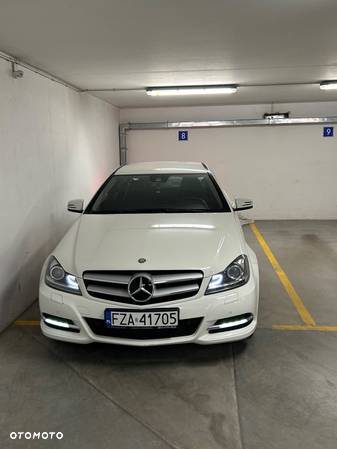 Mercedes-Benz Klasa C 180 Coupe BlueEFFICIENCY 7G-TRONIC - 3