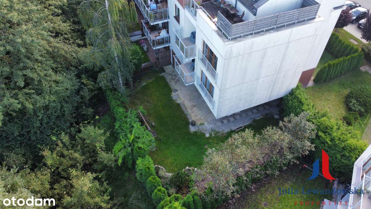 Rodzinne mieszkanie z dużym zielonym ogrodem-13