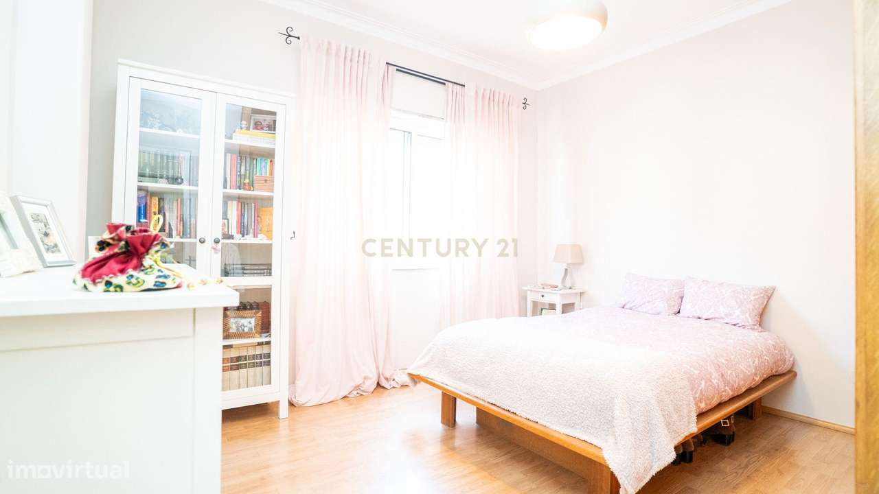 Apartamento T2 + 1* - Remodelado, em Queluz-27