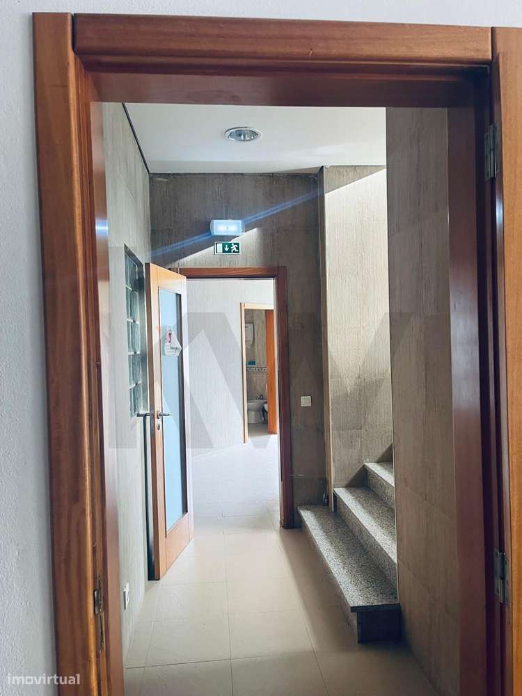 Armazém 767m2 com terreno 1854m2-23