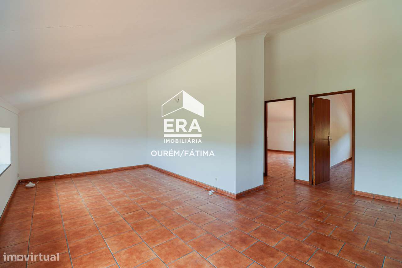 Moradia T5 no Olival, Ourém-32