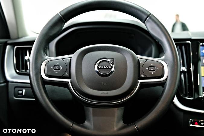 Volvo XC 60 D4 SCR Momentum - 28