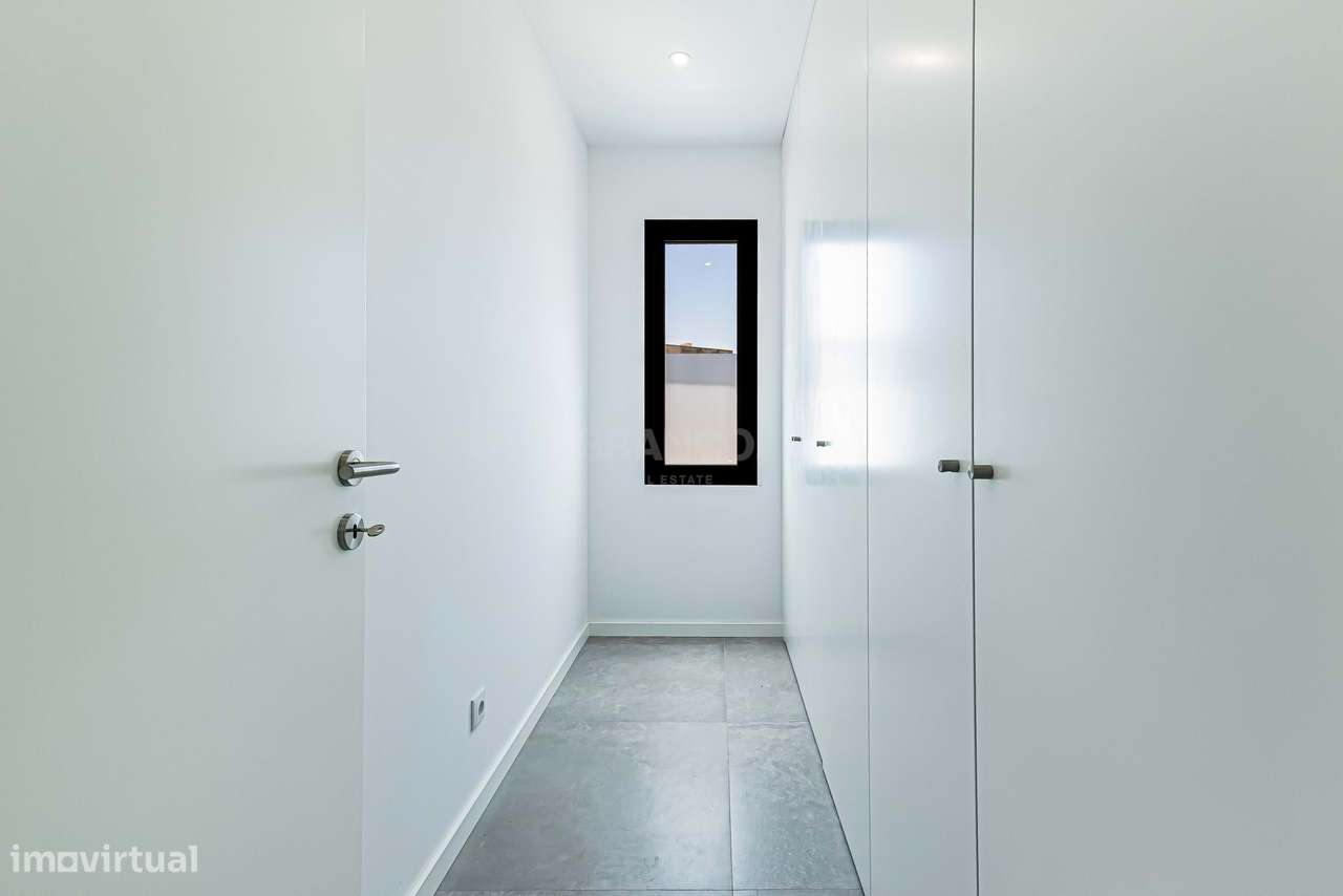 Moradia T3 com piscina e garagem - Mexilhoeira Grande-33